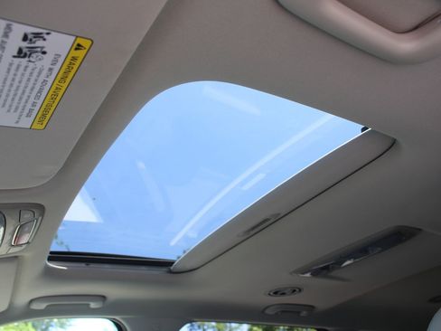 Certified 2024 Kia Telluride S w/ S Sunroof Package FWD image 59