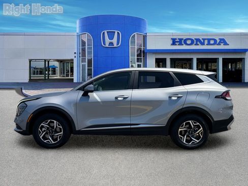 Used 2024 Kia Sportage LX AWD/4WD image 3