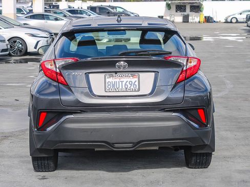 Used 2021 Toyota C-HR XLE image 8