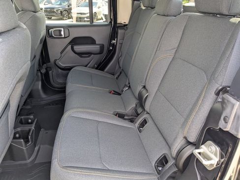 Used 2024 Jeep Gladiator Sport AWD/4WD image 16