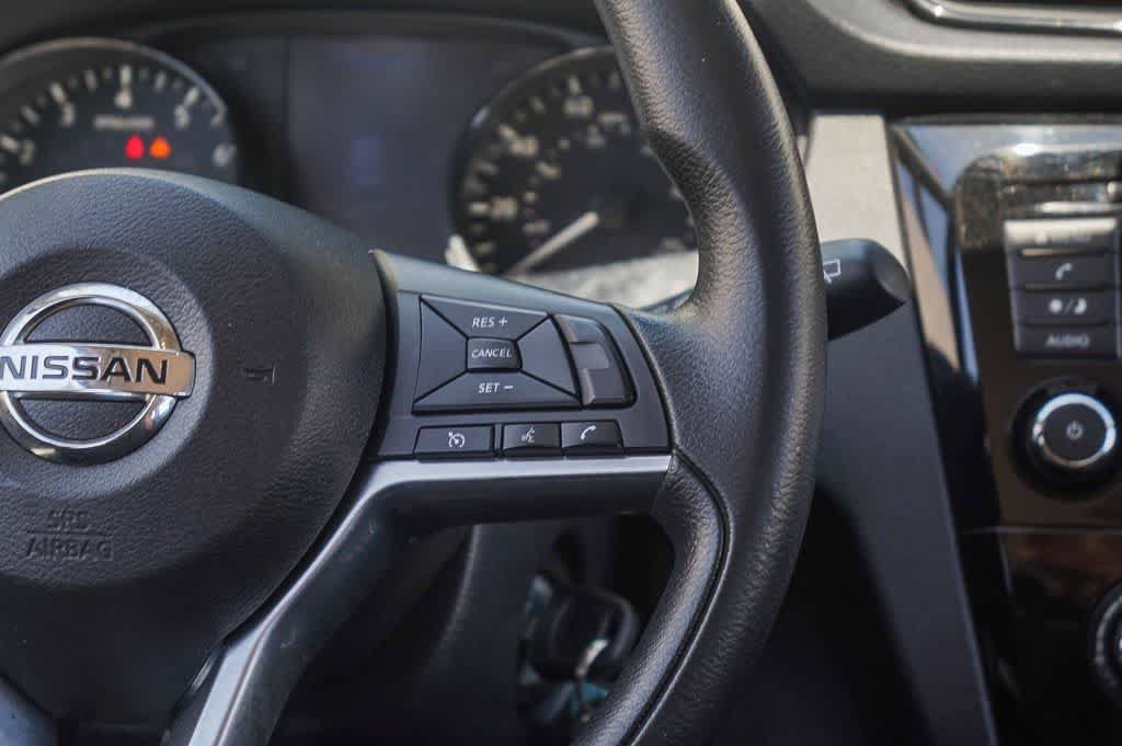 Used 2018 Nissan Rogue S AWD/4WD image 17