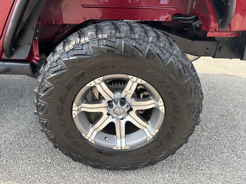 Used 2012 Jeep Wrangler Unlimited Rubicon AWD/4WD image 19