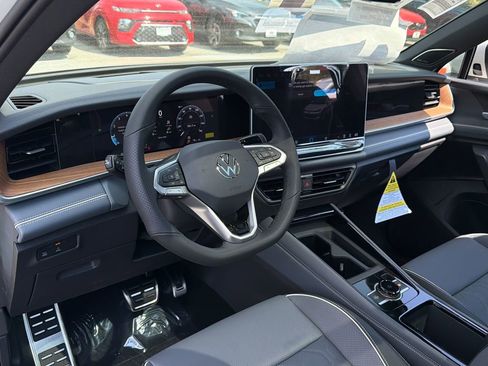 New 2026 Volkswagen Tiguan SEL R-Line AWD/4WD image 16