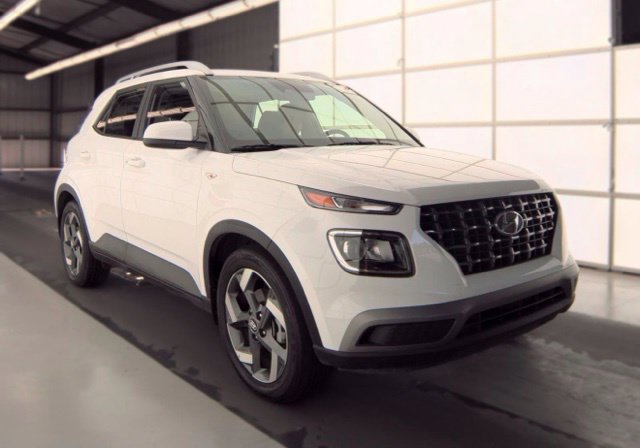 Certified 2026 Hyundai Venue SEL FWD image 4