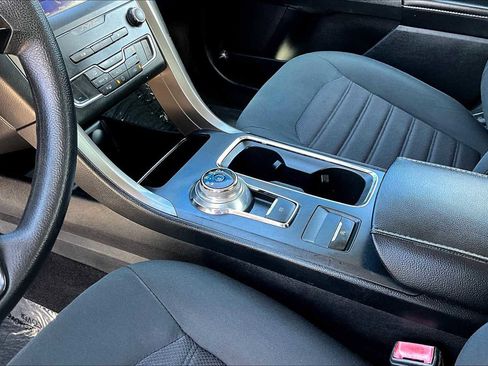 Used 2019 Ford Fusion SE image 17