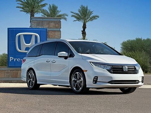 Used 2024 Honda Odyssey Elite image 3