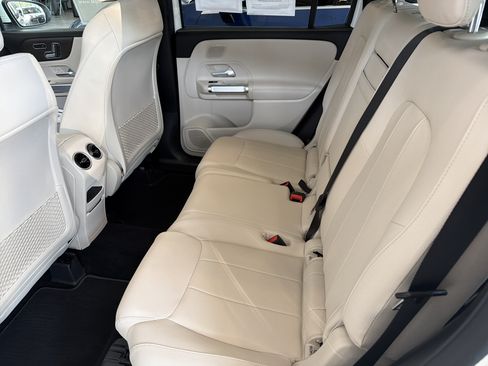 Used 2026 Mercedes-Benz GLB 250 4MATIC image 24