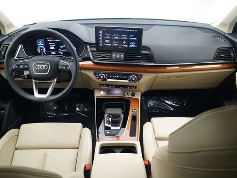 Used 2023 Audi Q5 e Premium Plus w/ Premium Plus Package image 8
