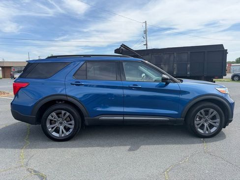 Used 2022 Ford Explorer XLT w/ Equipment Group 202A AWD/4WD image 2