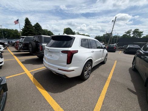 Used 2021 Cadillac XT6 Premium Luxury FWD image 6