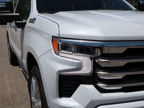Used 2026 Chevrolet Silverado 1500 High Country w/ High Country Premium Package AWD/4WD image 5