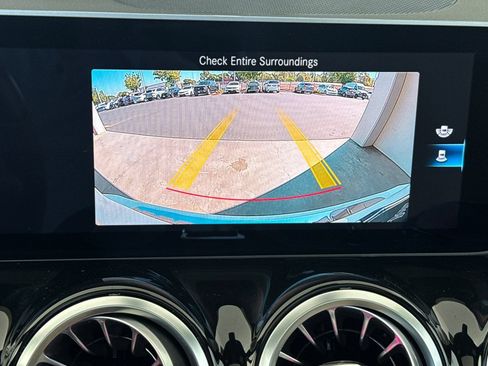 Used 2021 Mercedes-Benz GLB 250 image 20