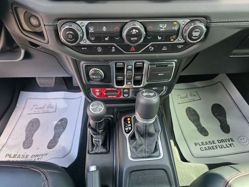 Used 2024 Jeep Wrangler Unlimited Rubicon image 25