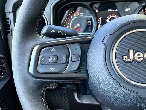 Certified 2026 Jeep Gladiator Mojave AWD/4WD image 27