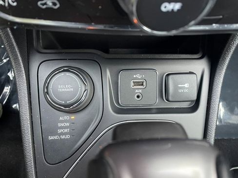 Used 2020 Jeep Cherokee Latitude Plus image 25