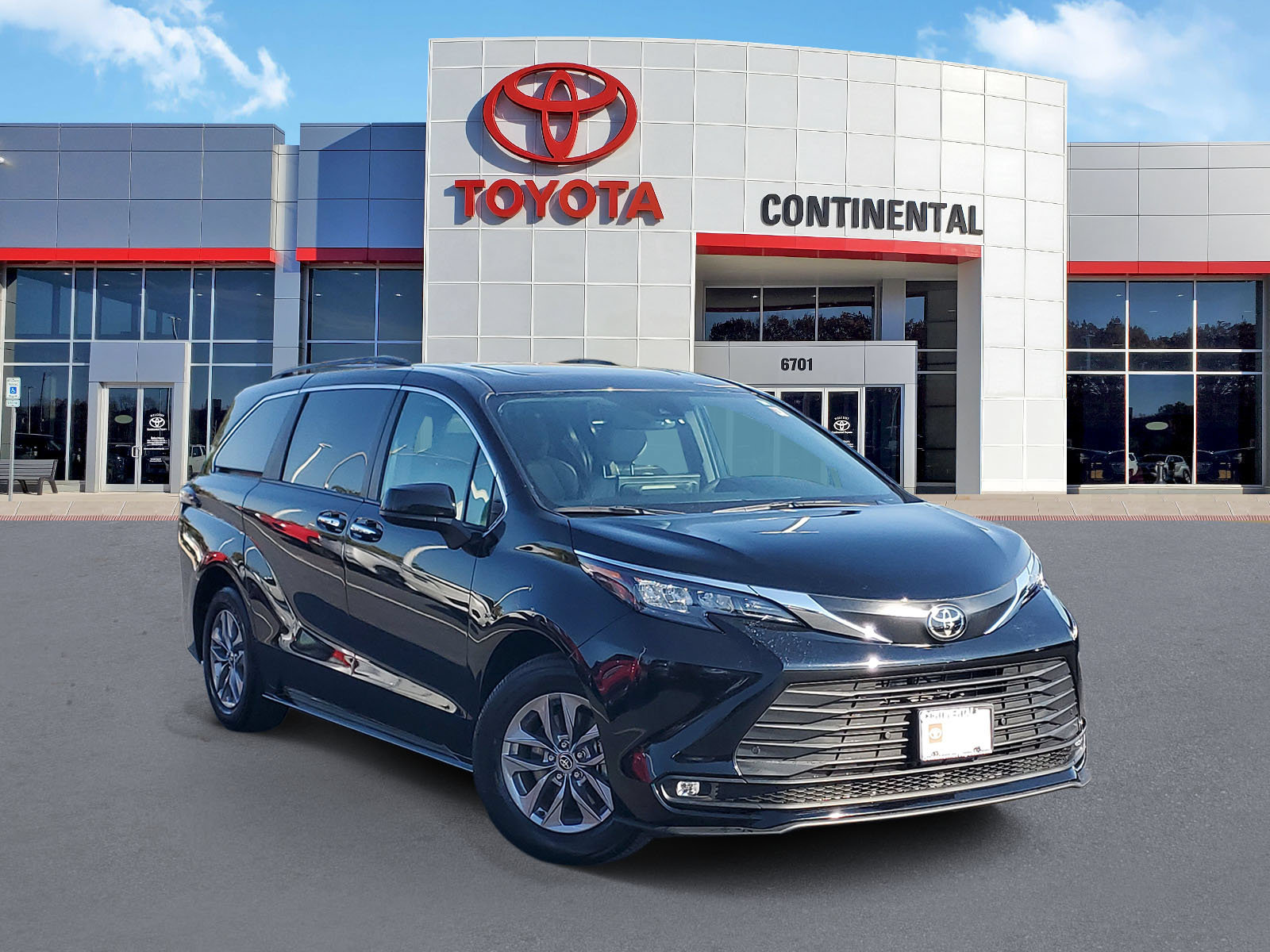 Certified 2026 Toyota Sienna XLE FWD image 2
