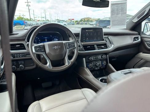 Certified 2023 Chevrolet Suburban Z71 w/ Luxury Package AWD/4WD image 33