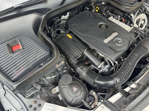 Used 2018 Mercedes-Benz GLC 300 4MATIC image 39