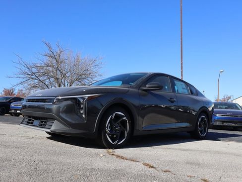 New 2025 Kia K4 EX image 3