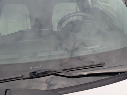 Used 2021 Chevrolet Equinox LS image 2