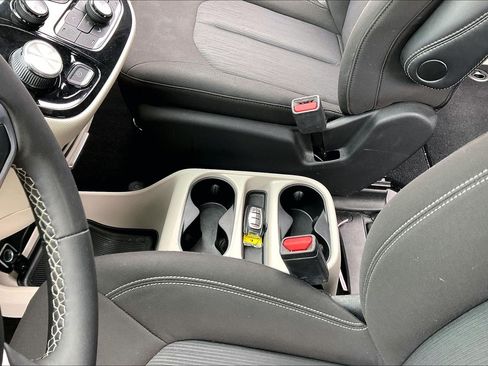 Certified 2023 Chrysler Voyager LX FWD image 14
