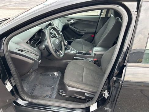 Used 2017 Ford Focus SE image 6