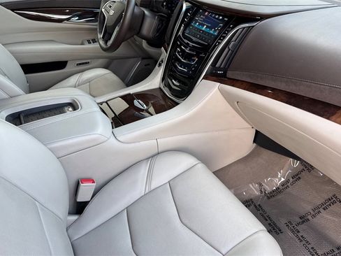 Used 2016 Cadillac Escalade Premium image 21