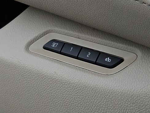 Used 2016 Cadillac Escalade Luxury image 26