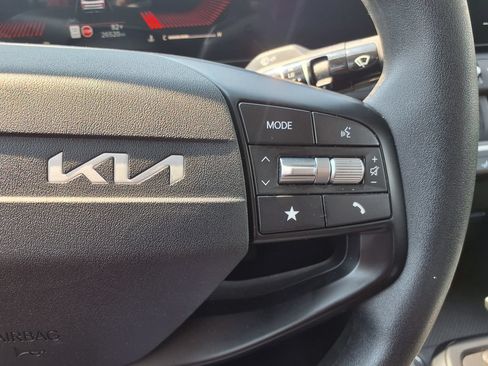 Used 2025 Kia K4 FWD image 23