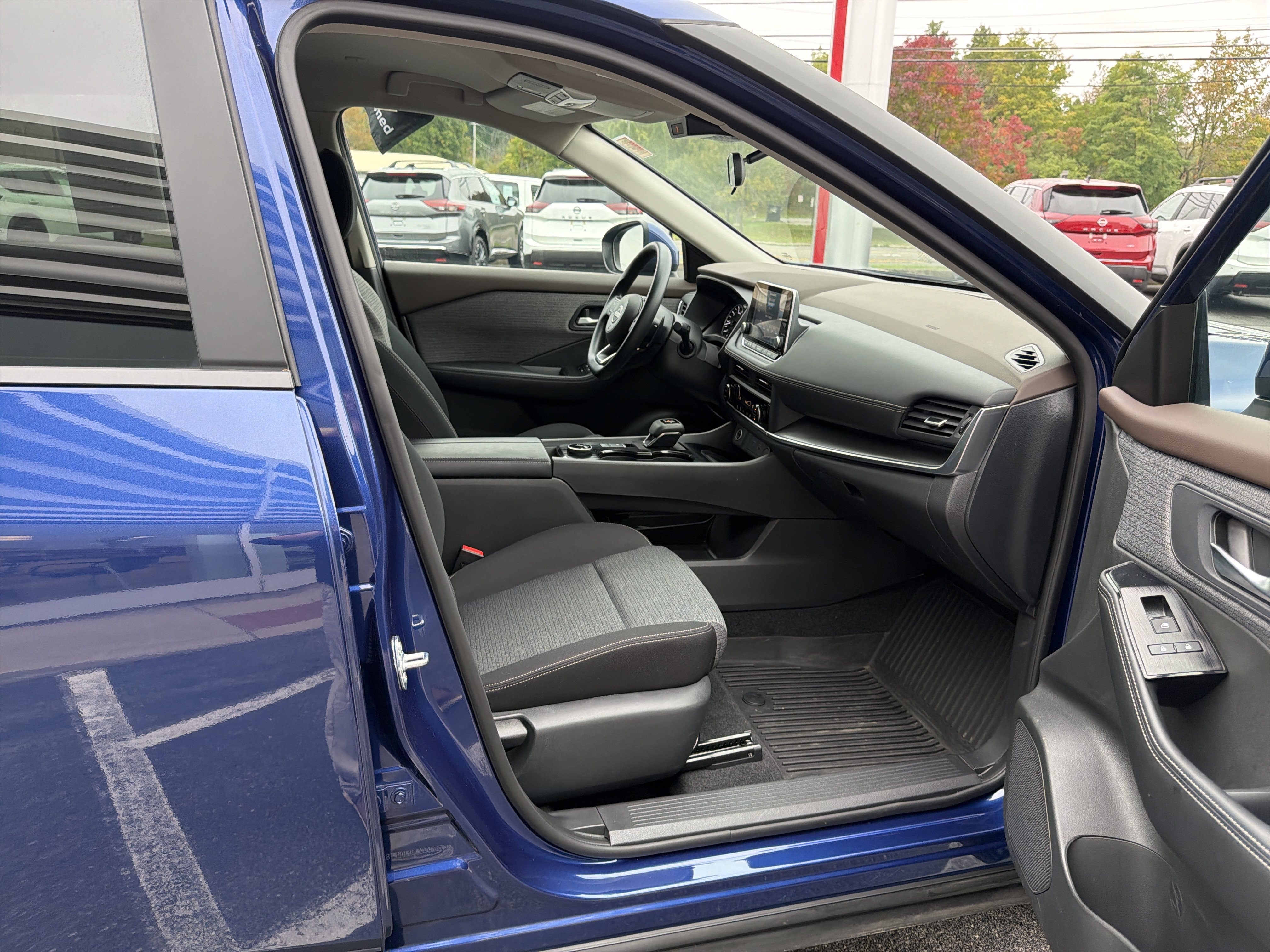 Certified 2023 Nissan Rogue SV AWD/4WD image 10