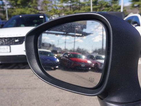 Used 2023 Chrysler Pacifica Touring-L image 32