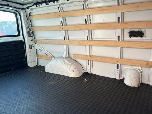 Used 2022 Chevrolet Express 2500 w/ Driver Convenience Package RWD image 8