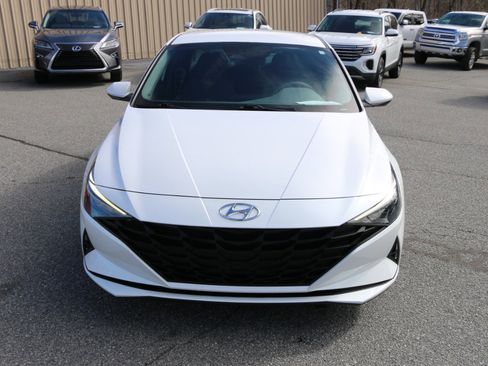 Used 2022 Hyundai Elantra SEL image 11