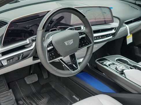 New 2026 Cadillac Lyriq Luxury w/ LPO, Floor Liner Package AWD/4WD image 9