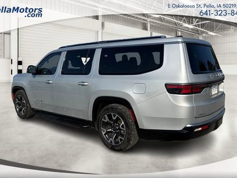 Used 2024 Jeep Wagoneer L Series III w/ Flexible Seating Group AWD/4WD image 5