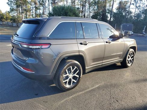 Used 2025 Jeep Grand Cherokee Limited w/ Luxury Tech Group II image 6