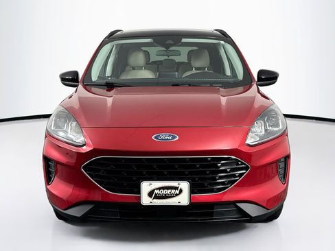 Used 2021 Ford Escape SE w/ SE Sport Appearance Package AWD/4WD image 4