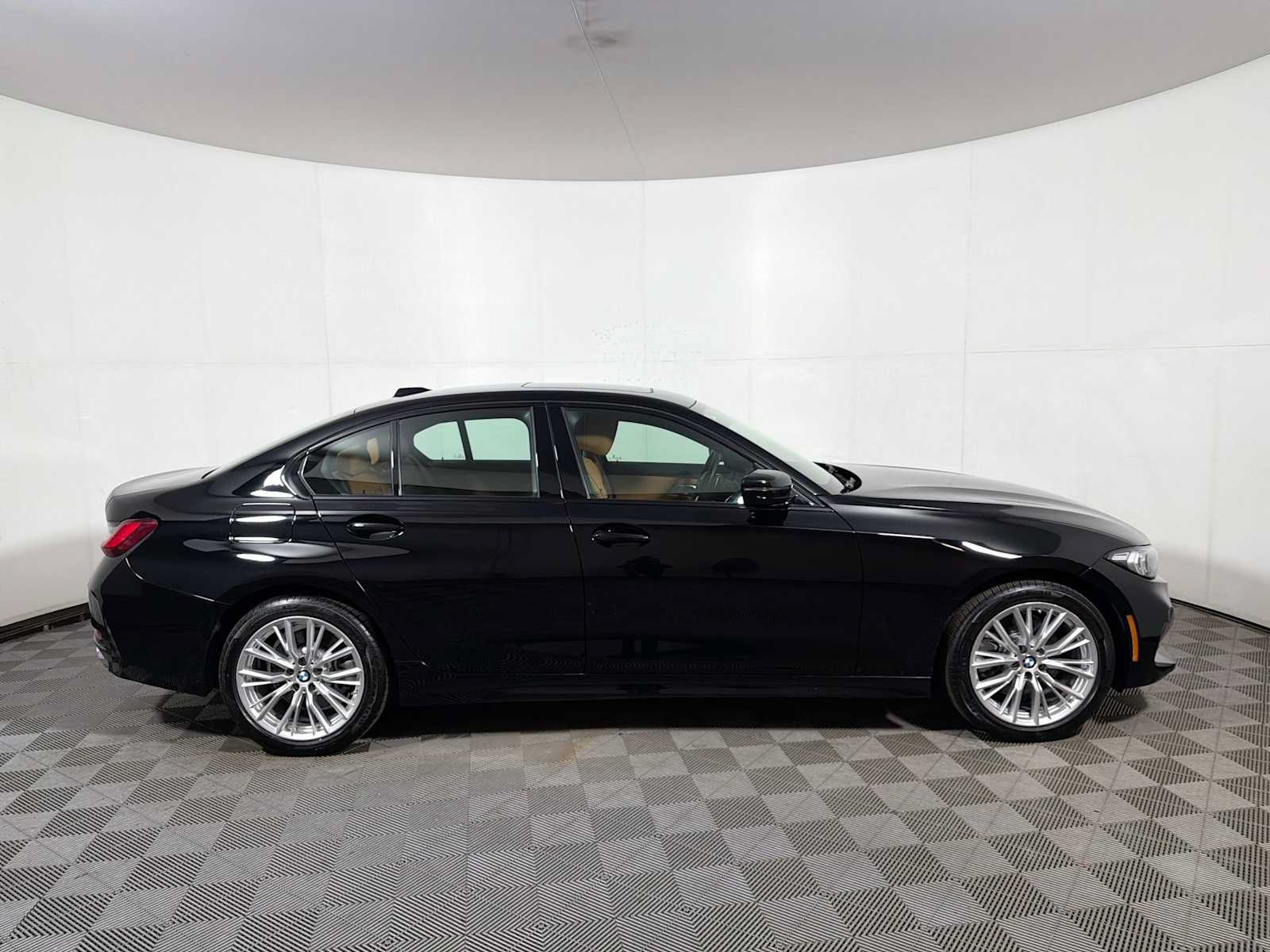 Used 2023 BMW 330i xDrive Sedan w/ Driving Assistance Package AWD/4WD image 7