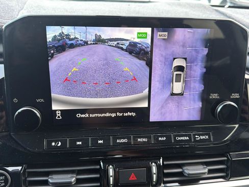 Used 2022 Nissan Pathfinder SL FWD image 13