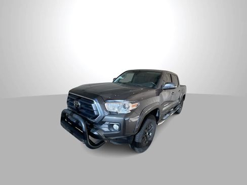Used 2020 Toyota Tacoma SR5 w/ Technology Package AWD/4WD image 4