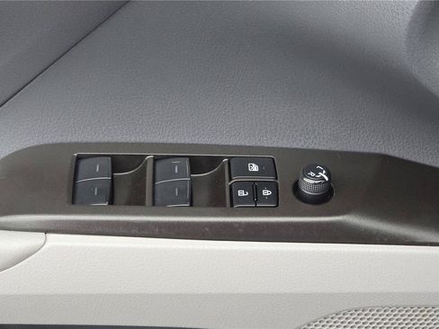 Used 2023 Toyota Camry SE w/ Cold Weather Package AWD/4WD image 13
