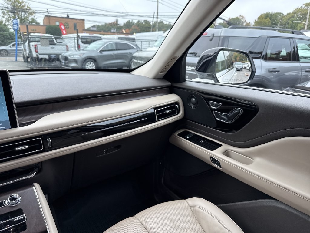 Used 2023 Lincoln Aviator Reserve w/ Elements Package Plus AWD/4WD image 17