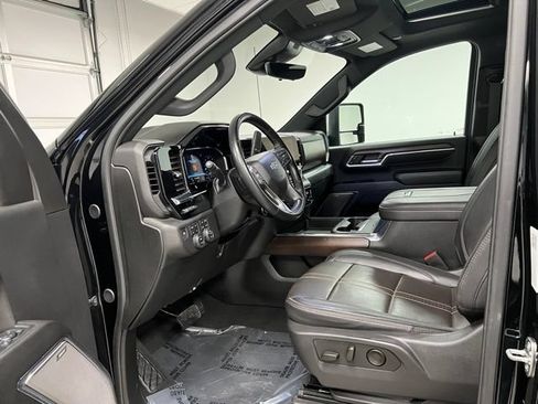 Used 2024 Chevrolet Silverado 3500 High Country w/ Technology Package AWD/4WD image 19