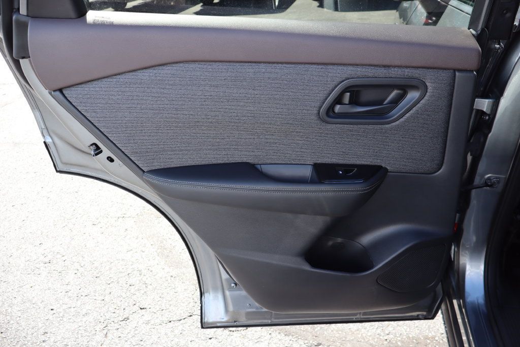 Used 2021 Nissan Rogue S AWD/4WD image 25