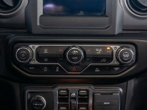 Used 2021 Jeep Gladiator Sport image 18