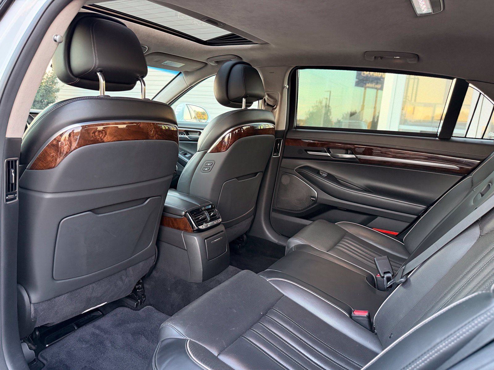 Used 2017 Genesis G90 3.3T Premium RWD image 28