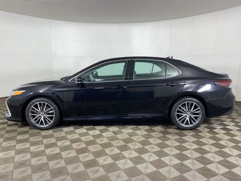 Used 2021 Toyota Camry XLE w/ Navigation Package image 8