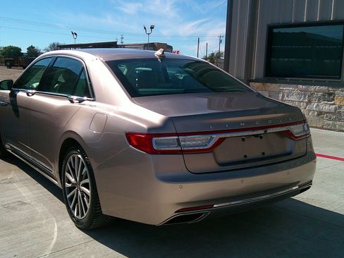 Used 2019 Lincoln Continental Select image 10
