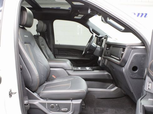 Used 2024 Ford Expedition Platinum image 35