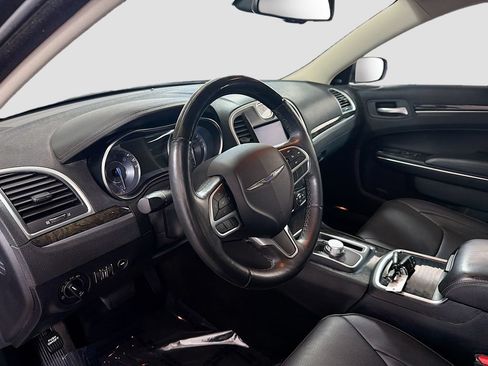 Used 2018 Chrysler 300 Limited AWD/4WD image 11